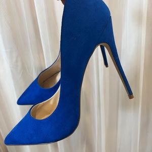 Blue pumps shoes.